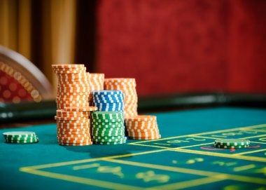 Baccarat table with multilingual dealer Baccarat table with multilingual dealer support